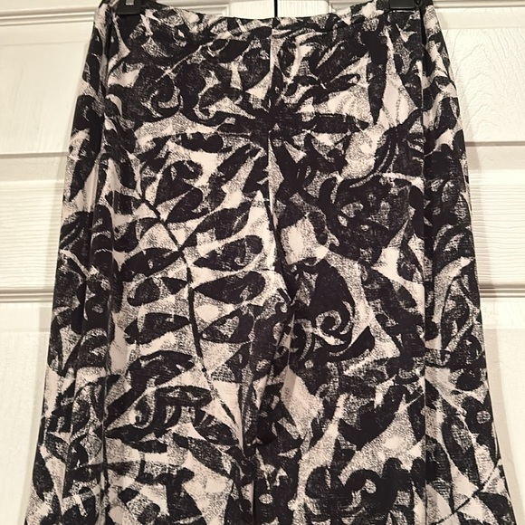Easywear by Chico’s sz 0 (US 4) Black/Tan Polyester/Spandex Capris. - Picture 4 of 6